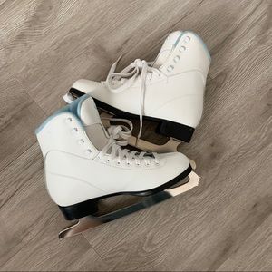 DBX women’s ice skates